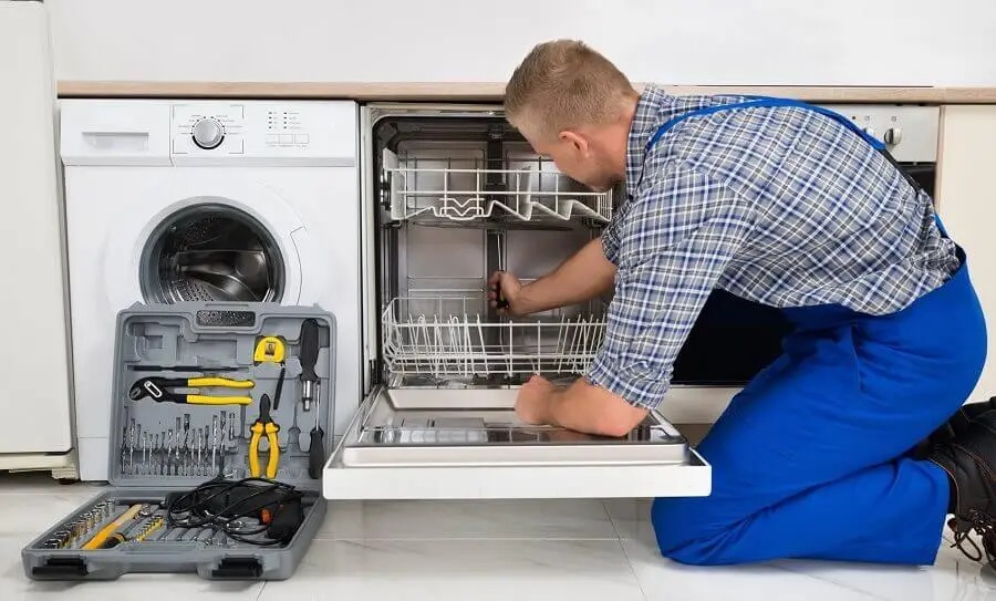 Taraklı Electrolux servisi teknisyen ekibi beyaz eşya tamiri yaparken